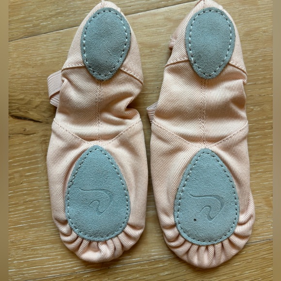 Brand new in box Capezio ballet slippers. - Picture 3 of 4